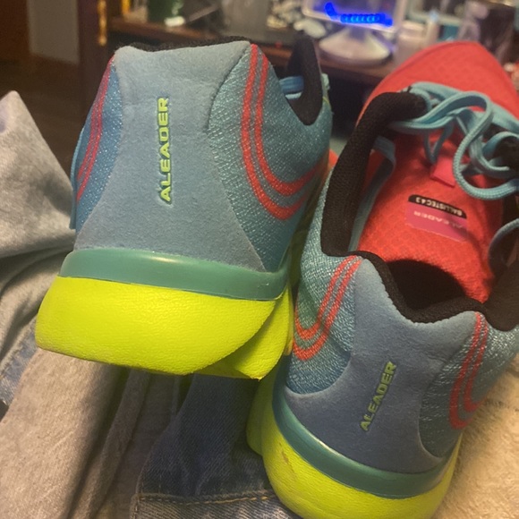 Shoes - Picture 4 of 4